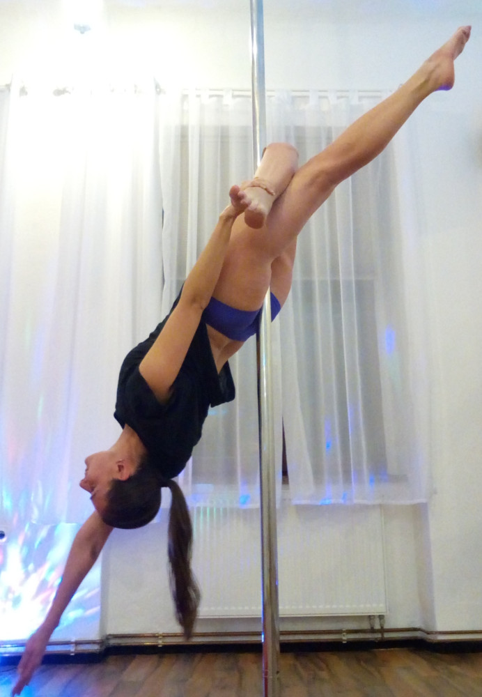 PoleDancerka