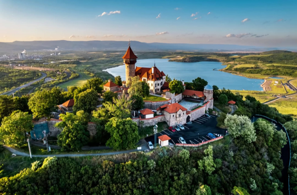 Jezerní smečka Most